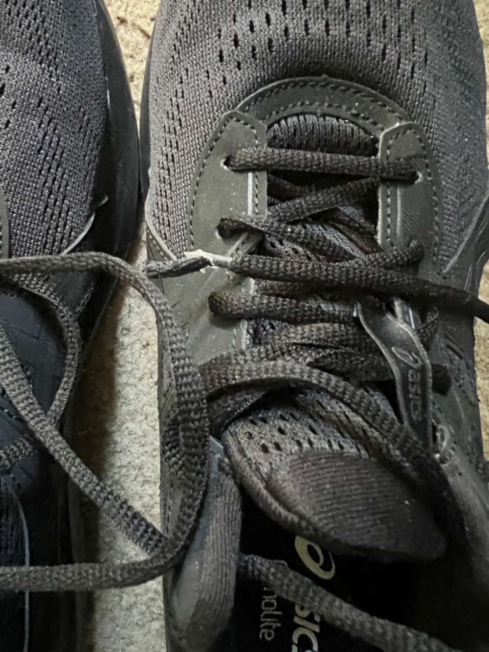 ASICS - Picture 2 of 4